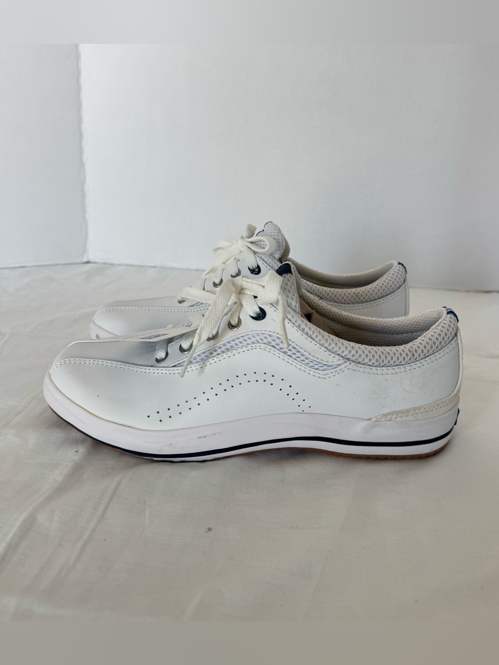 NWT Keds White Low-Top Lace-Up Sneakers Size 8